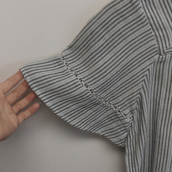 Universal Thread Striped Top - Picture 3 of 10